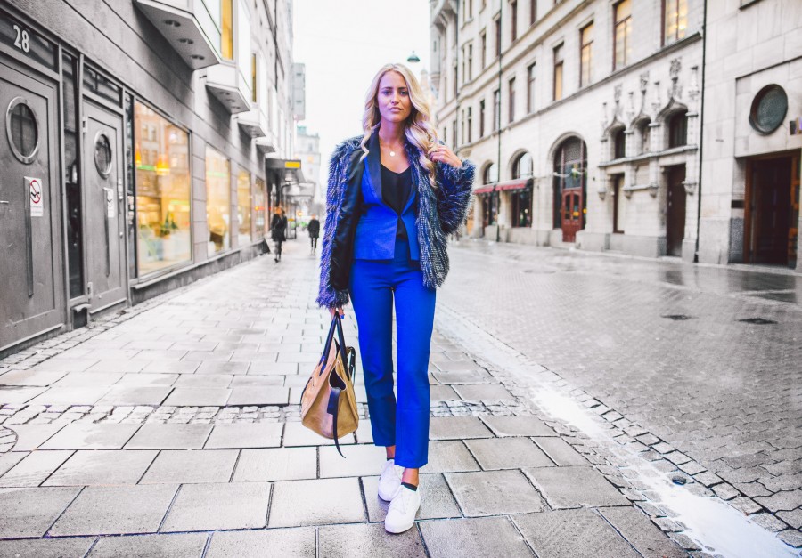 janni-deler-blue-suitDSC_5348