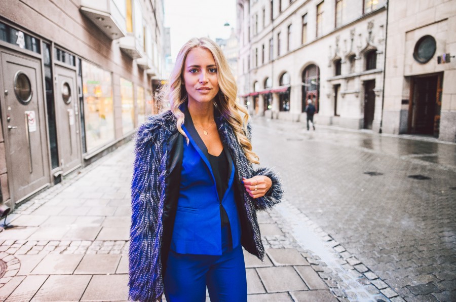 janni-deler-blue-suitDSC_5354