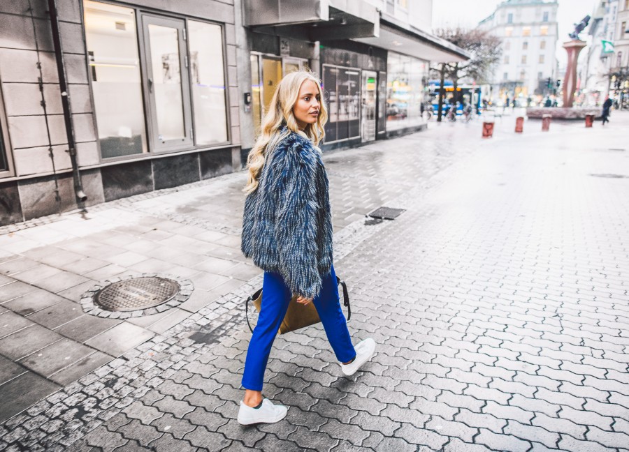 janni-deler-blue-suitDSC_5394