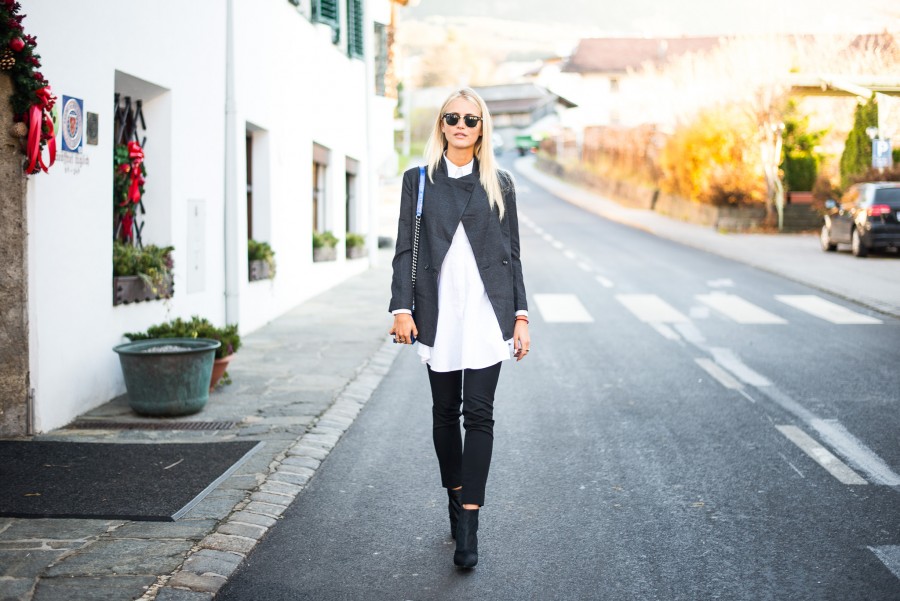 janni-deler-white-shirt-hairy-shoesDSC_5593