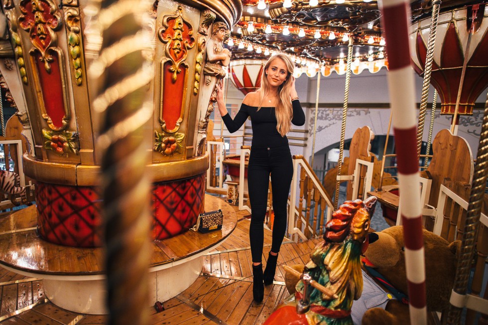 janni-deler-carousel_DSC4474