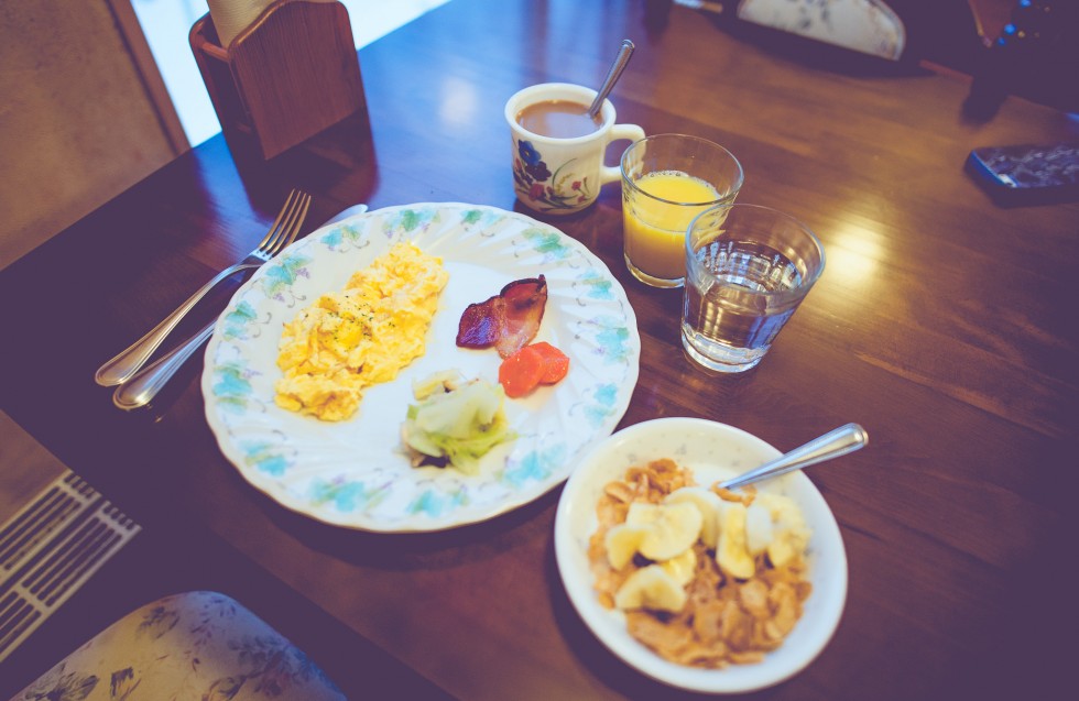 janni-deler-winter-breakfastDSC_9684