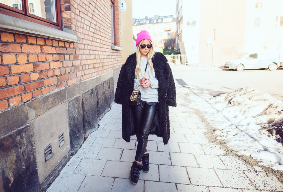 janni-deler-black-fluffy-jacketDSC_1298