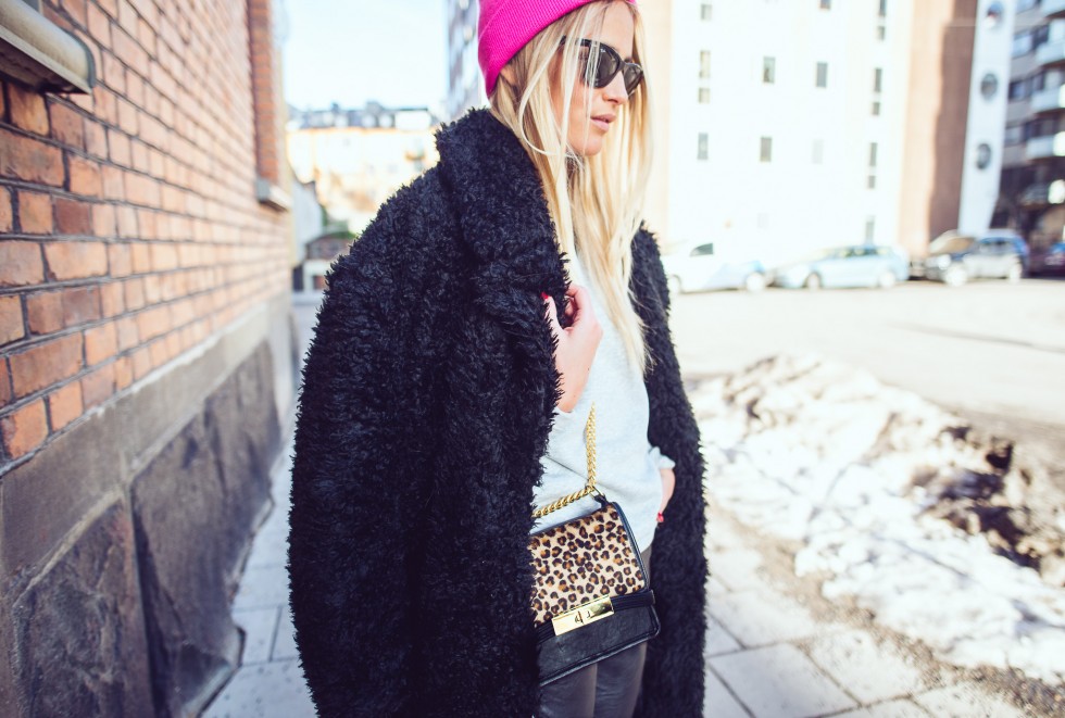 janni-deler-black-fluffy-jacketDSC_1315