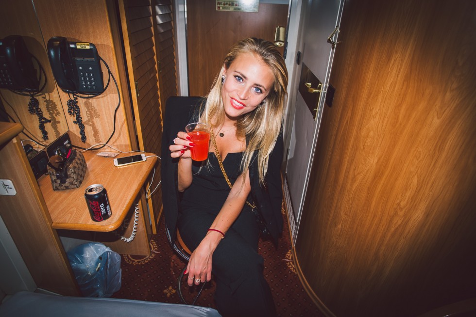 janni-deler-party-boatDSC_1441