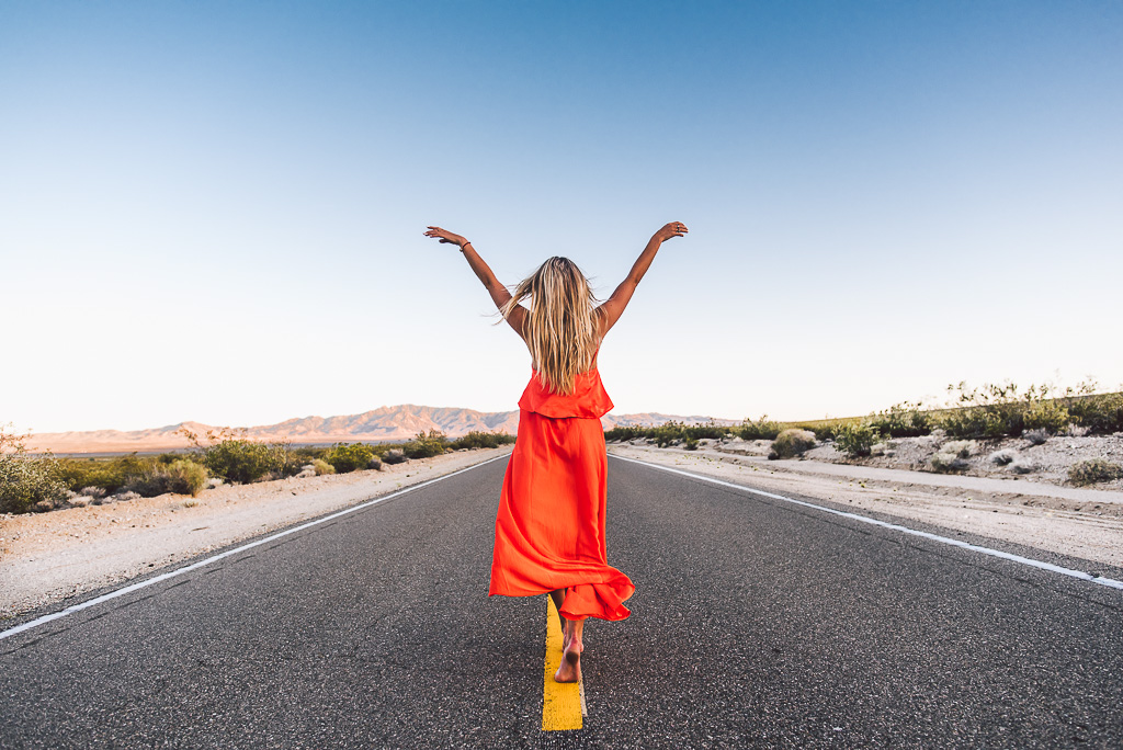 janni-deler-red-dress-road-usaDSC_5888