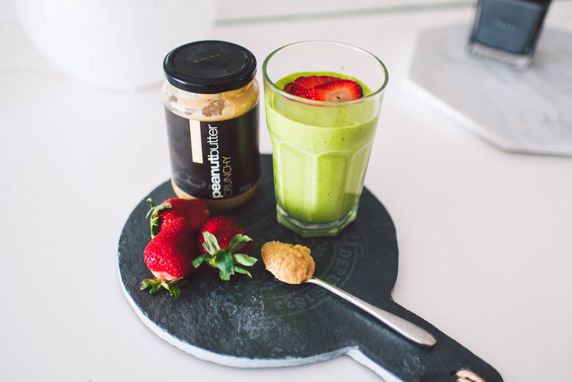 janni-deler-green-smoothie-peanutbutterDSC_8965