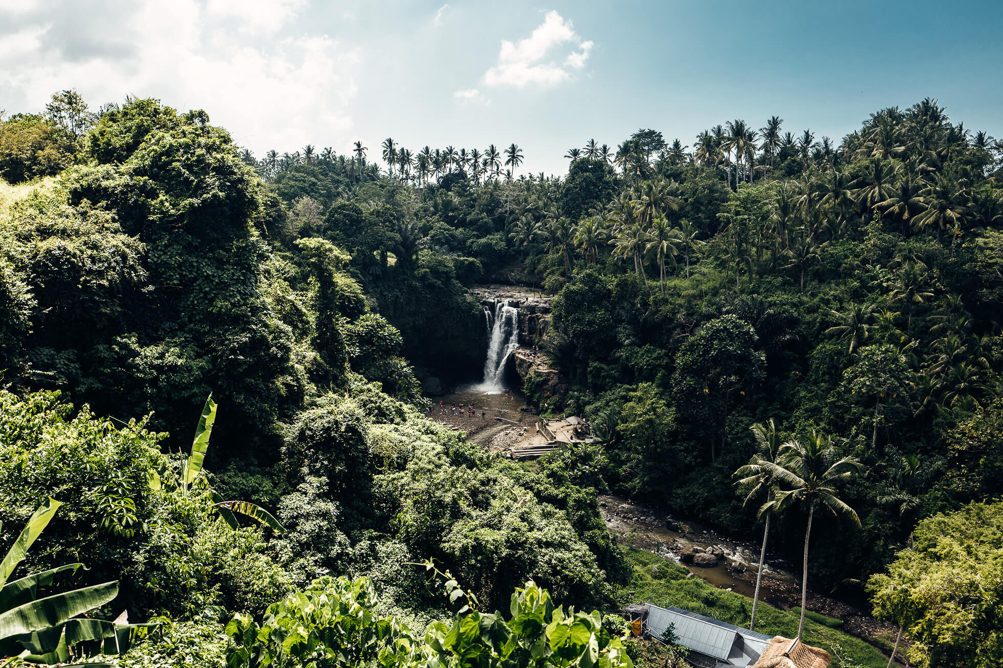 janni-deler-waterfall-bali-TegenunganL1030995-Redigera